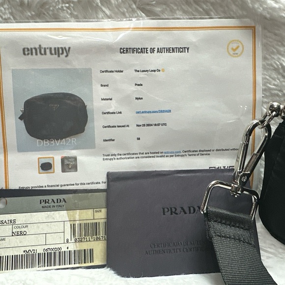 Prada Black Belt Bag or body bag with Adjustable Strap and Compact Design - Picture 4 of 7